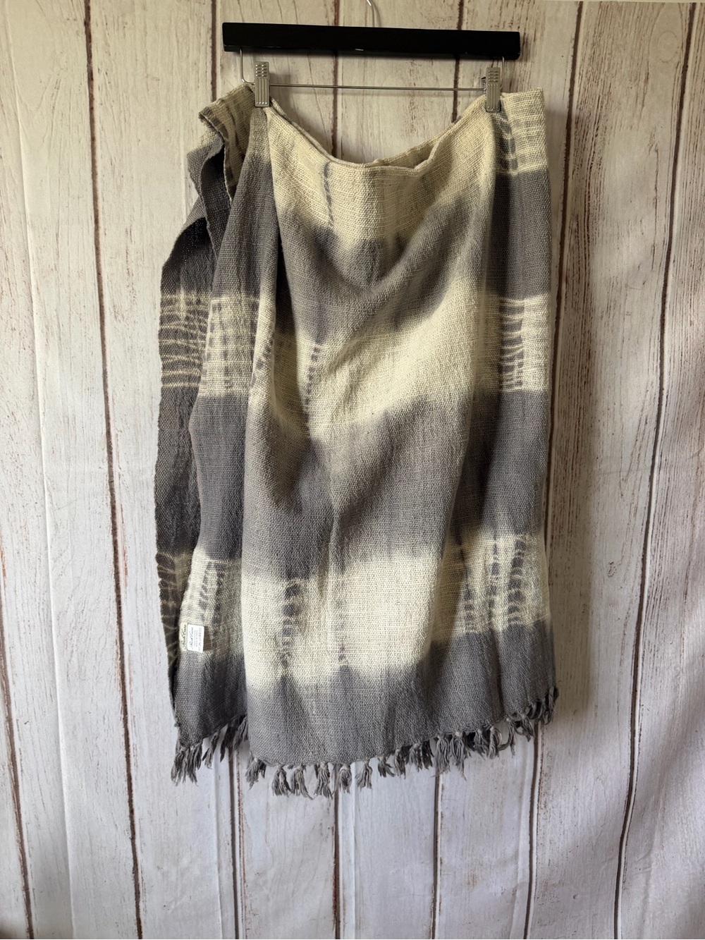 Rich Casa 100% Cotton Tie-Dye Woven Throw Blanket 104โx 60โ